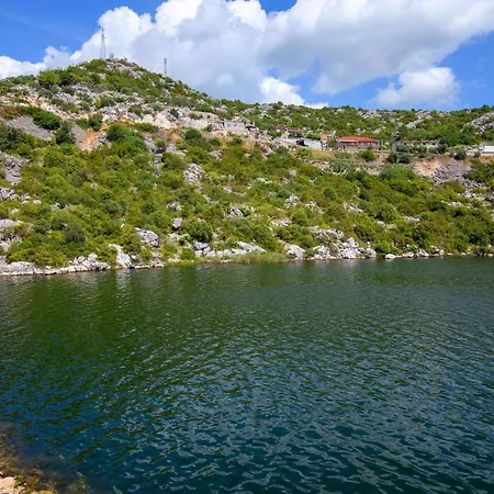 Apartman 2 Bedroom Lovely In