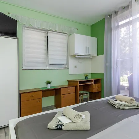 2 Bedroom Lovely In Ploce Apartment *