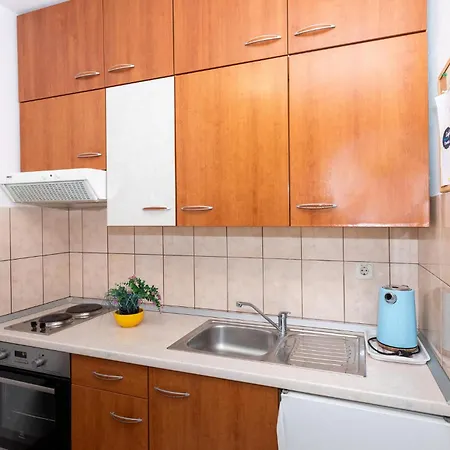 2 Bedroom Beautiful Apartment In Ploce *