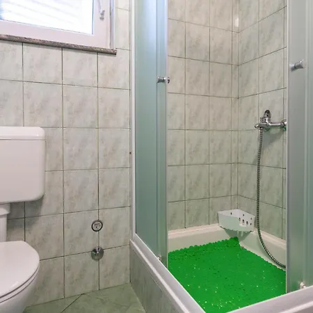 アパート 2 Bedroom Beautiful Apartment In Ploce プロチェ