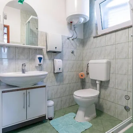 Apartment 2 Bedroom Lovely In Ploce Ploce (Dubrovnik-Neretva)