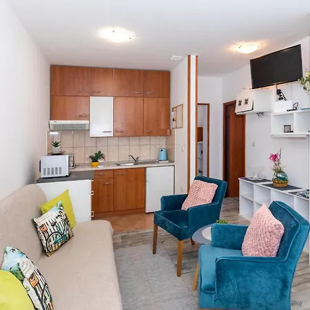 2 Bedroom Lovely In Ploce Apartment