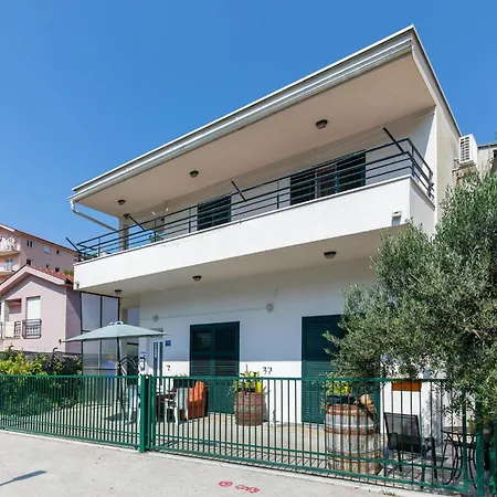 2 Bedroom Lovely In Appartement