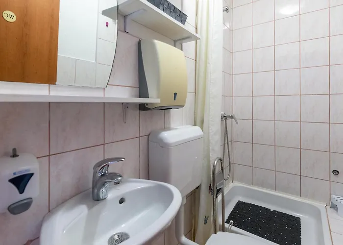 2 Bedroom Lovely In Ploce (Dubrovnik-Neretva)